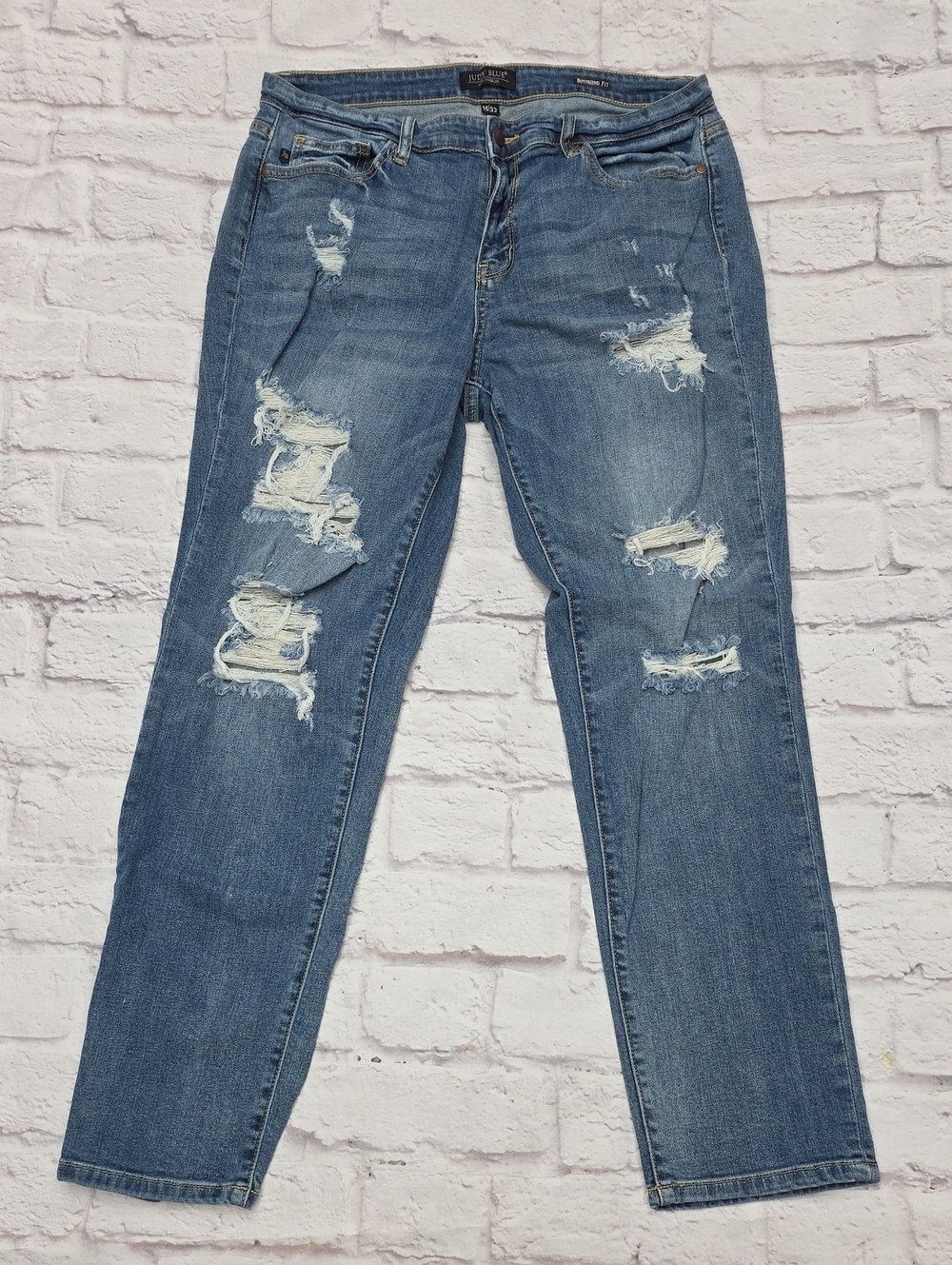 Judy Blue Boyfriend Jeans Sz 15/32(33x29) Medium Blue Distressed